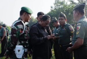 Wujudkan Disiplin Digital, Kodim 0815/Mojokerto Razia Aplikasi Judol di Handphone Anggota